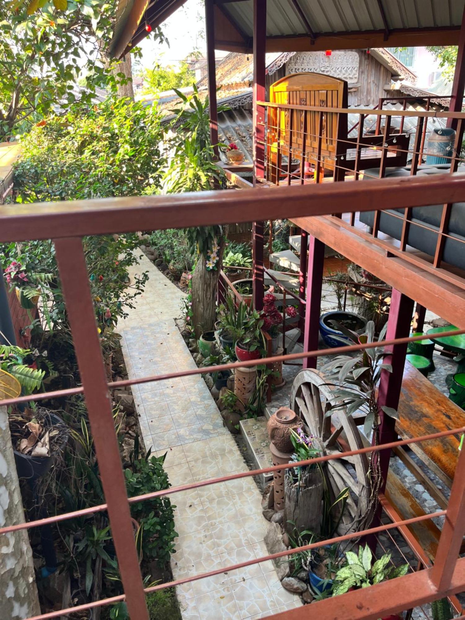 Three J Guesthouse Kamphaeng Phet Exteriör bild