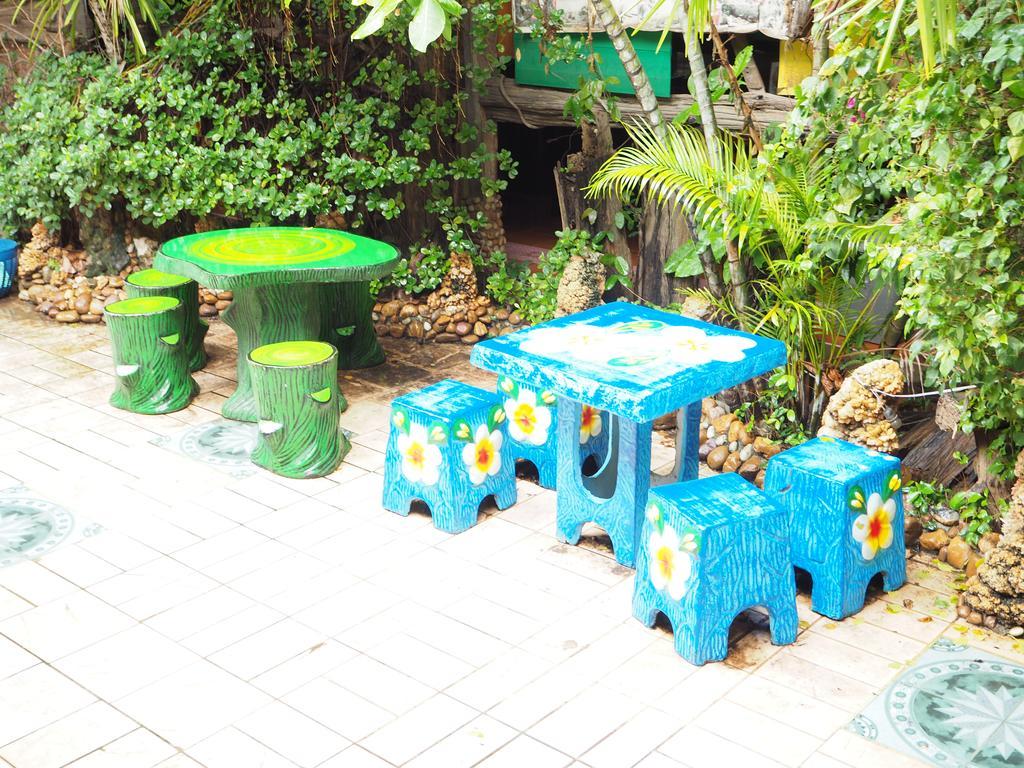 Three J Guesthouse Kamphaeng Phet Exteriör bild