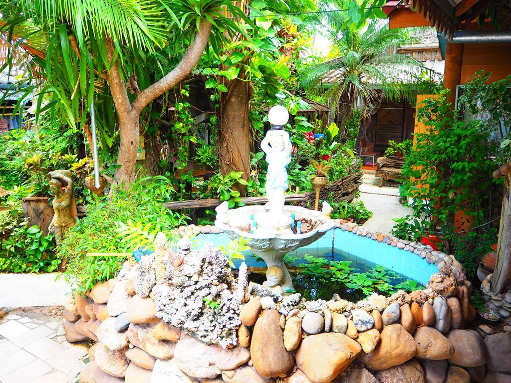 Three J Guesthouse Kamphaeng Phet Exteriör bild
