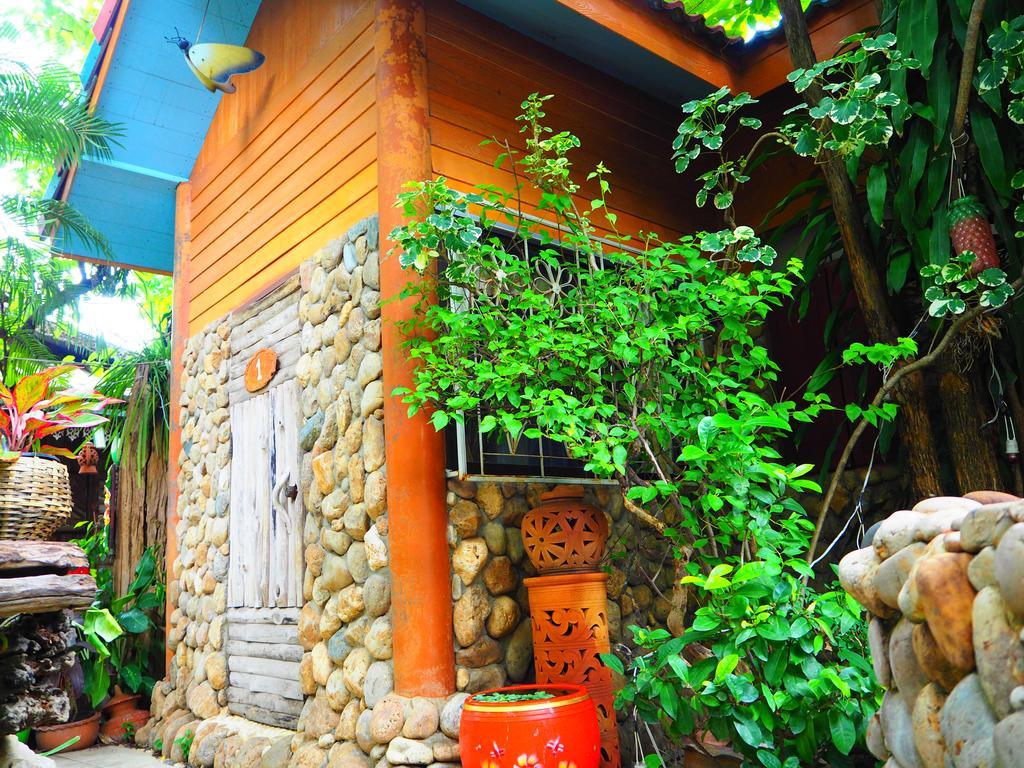 Three J Guesthouse Kamphaeng Phet Exteriör bild