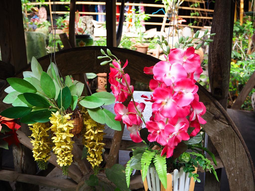 Three J Guesthouse Kamphaeng Phet Exteriör bild